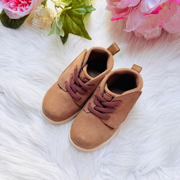 Toddler UGG Canoe Chukka Boots - Picture 2 of 6